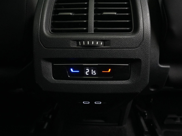 Volkswagen Touran 7 pers. 1.5 TSI 150 pk DSG Highline | 7-persoons | Panoramadak | Trekhaak | Stoelverwarming | Sportonderstel | Side Assist | Bla