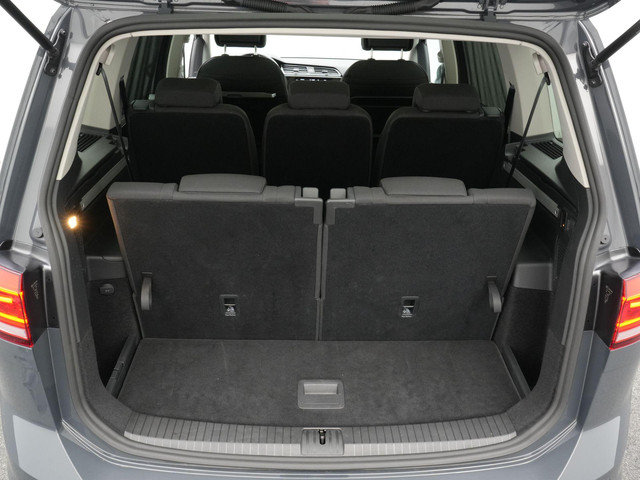 Volkswagen Touran 7 pers. 1.5 TSI 150 pk DSG Highline | 7-persoons | Panoramadak | Trekhaak | Stoelverwarming | Sportonderstel | Side Assist | Bla