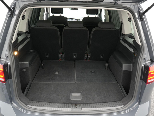 Volkswagen Touran 7 pers. 1.5 TSI 150 pk DSG Highline | 7-persoons | Panoramadak | Trekhaak | Stoelverwarming | Sportonderstel | Side Assist | Bla