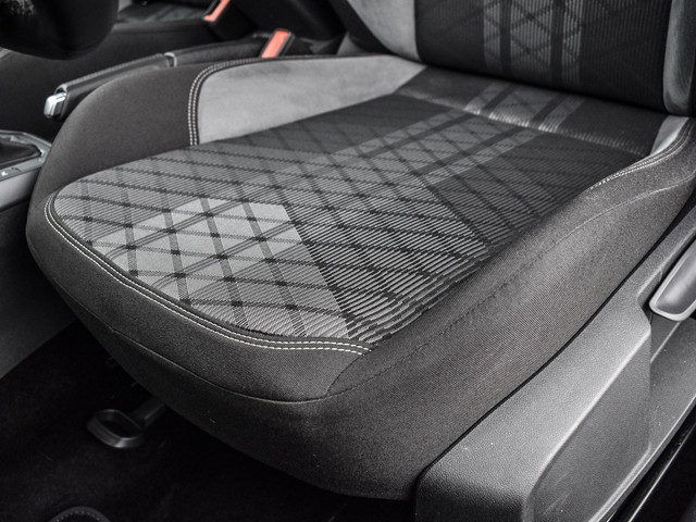 Volkswagen Polo 1.0 TSI 95pk DSG R-Line · Apple Android Car Play · Camera · P-Sensoren · Getint Glas · 16'' Inch · Garantie t m 24-11-2028 of 10