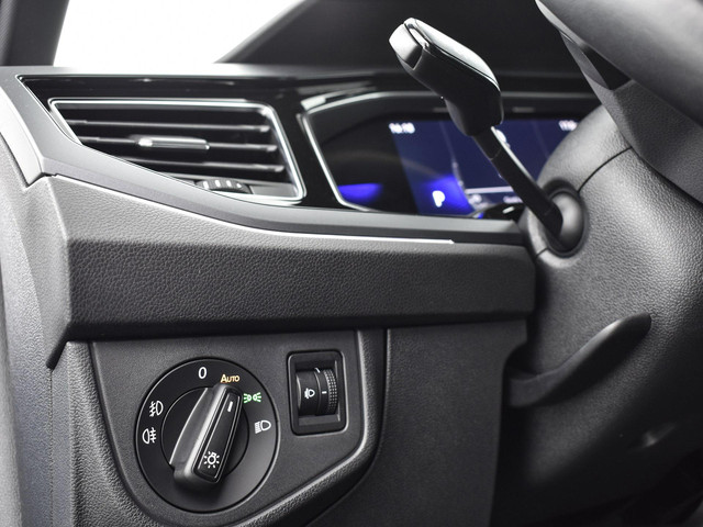 Volkswagen Polo 1.0 TSI 95pk DSG R-Line · Apple Android Car Play · Camera · P-Sensoren · Getint Glas · 16'' Inch · Garantie t m 24-11-2028 of 10