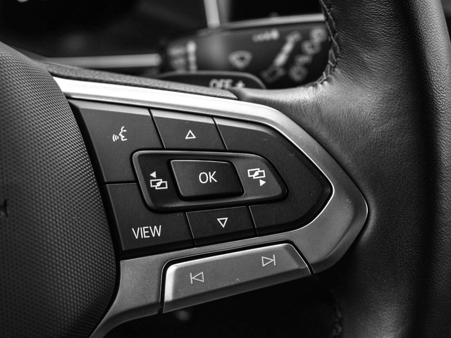 Volkswagen Polo 1.0 TSI 95pk DSG R-Line · Apple Android Car Play · Camera · P-Sensoren · Getint Glas · 16'' Inch · Garantie t m 24-11-2028 of 10