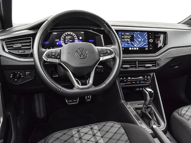 Volkswagen Polo 1.0 TSI 95pk DSG R-Line · Apple Android Car Play · Camera · P-Sensoren · Getint Glas · 16'' Inch · Garantie t m 24-11-2028 of 10