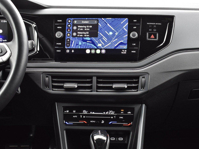 Volkswagen Polo 1.0 TSI 95pk DSG R-Line · Apple Android Car Play · Camera · P-Sensoren · Getint Glas · 16'' Inch · Garantie t m 24-11-2028 of 10