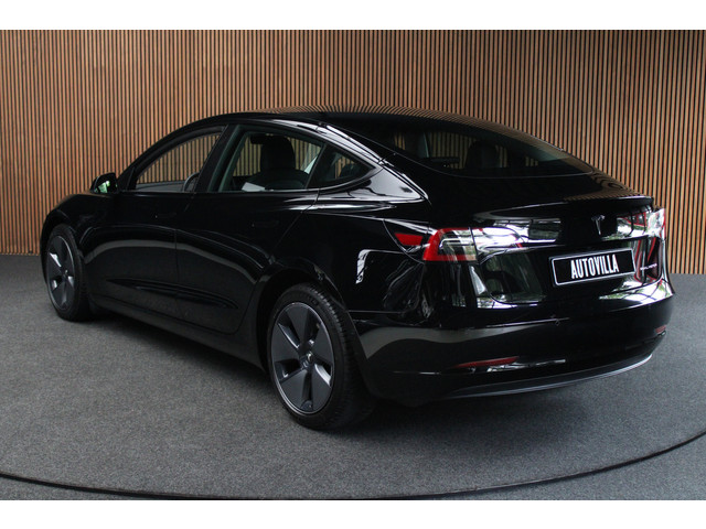 Tesla Model 3 RWD Autopilot ACC Stuurverwarm. PDC Leer Navi Panoramadak 360° Elektr. achterklep Stoelverwarming voor & achter Climate voor & a