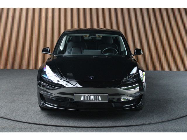 Tesla Model 3 RWD Autopilot ACC Stuurverwarm. PDC Leer Navi Panoramadak 360° Elektr. achterklep Stoelverwarming voor & achter Climate voor & a