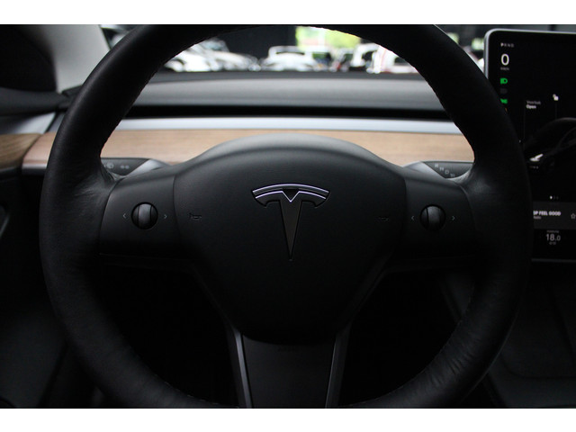 Tesla Model 3 RWD Autopilot ACC Stuurverwarm. PDC Leer Navi Panoramadak 360° Elektr. achterklep Stoelverwarming voor & achter Climate voor & a