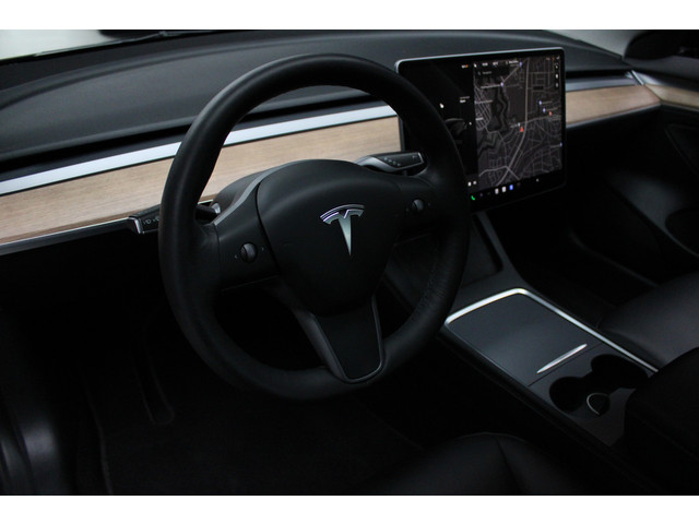 Tesla Model 3 RWD Autopilot ACC Stuurverwarm. PDC Leer Navi Panoramadak 360° Elektr. achterklep Stoelverwarming voor & achter Climate voor & a