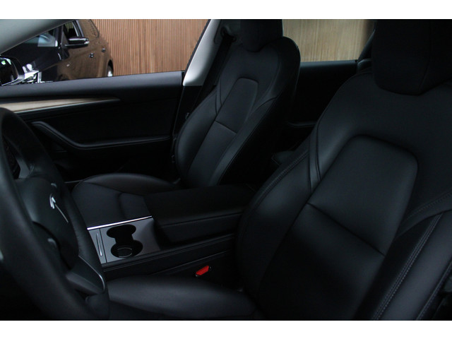 Tesla Model 3 RWD Autopilot ACC Stuurverwarm. PDC Leer Navi Panoramadak 360° Elektr. achterklep Stoelverwarming voor & achter Climate voor & a