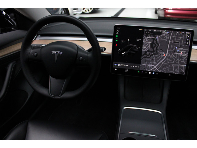 Tesla Model 3 RWD Autopilot ACC Stuurverwarm. PDC Leer Navi Panoramadak 360° Elektr. achterklep Stoelverwarming voor & achter Climate voor & a
