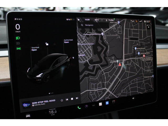 Tesla Model 3 RWD Autopilot ACC Stuurverwarm. PDC Leer Navi Panoramadak 360° Elektr. achterklep Stoelverwarming voor & achter Climate voor & a