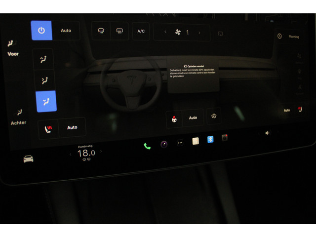 Tesla Model 3 RWD Autopilot ACC Stuurverwarm. PDC Leer Navi Panoramadak 360° Elektr. achterklep Stoelverwarming voor & achter Climate voor & a