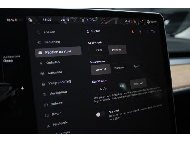 Tesla Model 3 RWD Autopilot ACC Stuurverwarm. PDC Leer Navi Panoramadak 360° Elektr. achterklep Stoelverwarming voor & achter Climate voor & a