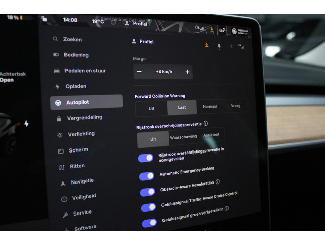 Tesla Model 3 RWD Autopilot ACC Stuurverwarm. PDC Leer Navi Panoramadak 360° Elektr. achterklep Stoelverwarming voor & achter Climate voor & a