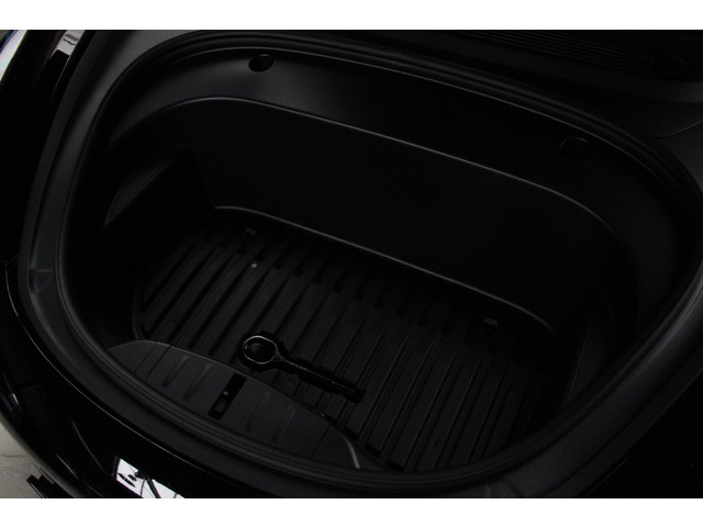 Tesla Model 3 RWD Autopilot ACC Stuurverwarm. PDC Leer Navi Panoramadak 360° Elektr. achterklep Stoelverwarming voor & achter Climate voor & a