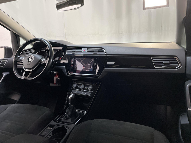 Volkswagen Touran 1.4 TSI 150pk DSG Highline 7p Camera Navigatie Trekhaak Stoelverwarming