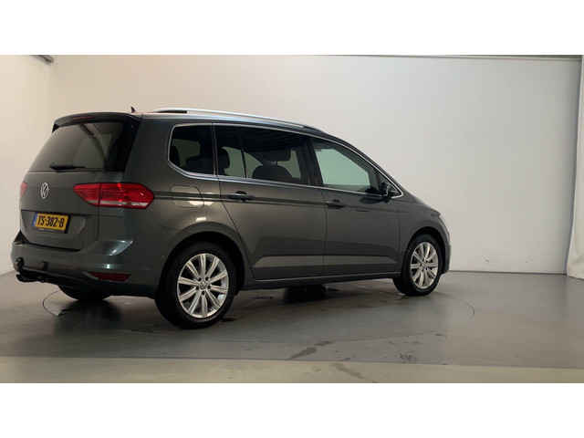 Volkswagen Touran 1.4 TSI 150pk DSG Highline 7p Camera Navigatie Trekhaak Stoelverwarming