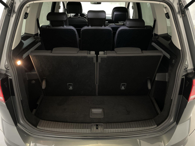 Volkswagen Touran 1.4 TSI 150pk DSG Highline 7p Camera Navigatie Trekhaak Stoelverwarming