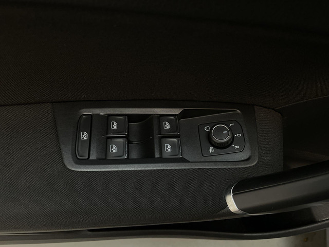 Volkswagen Touran 1.4 TSI 150pk DSG Highline 7p Camera Navigatie Trekhaak Stoelverwarming