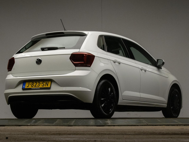 Volkswagen Polo 1.0 TSI Sport (APPLE CARPLAY,NAVI,CRUISE,PDC,CAMERA,SPORTSTOELEN,GETINT,CLIMATE,NETTESTAAT)