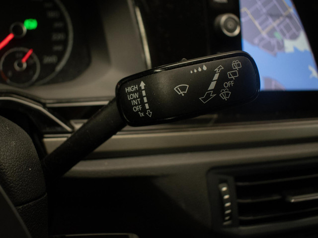 Volkswagen Polo 1.0 TSI Sport (APPLE CARPLAY,NAVI,CRUISE,PDC,CAMERA,SPORTSTOELEN,GETINT,CLIMATE,NETTESTAAT)