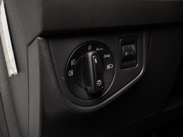 Volkswagen Polo 1.0 TSI Sport (APPLE CARPLAY,NAVI,CRUISE,PDC,CAMERA,SPORTSTOELEN,GETINT,CLIMATE,NETTESTAAT)