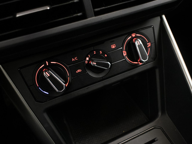 Volkswagen Polo 1.0 TSI Sport (APPLE CARPLAY,NAVI,CRUISE,PDC,CAMERA,SPORTSTOELEN,GETINT,CLIMATE,NETTESTAAT)