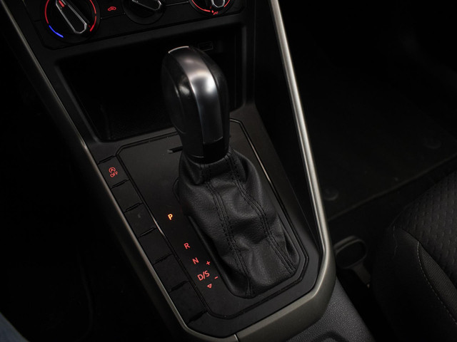 Volkswagen Polo 1.0 TSI Sport (APPLE CARPLAY,NAVI,CRUISE,PDC,CAMERA,SPORTSTOELEN,GETINT,CLIMATE,NETTESTAAT)