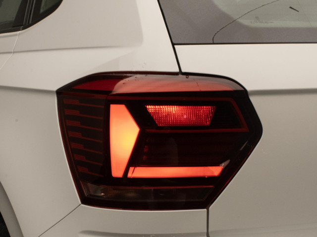 Volkswagen Polo 1.0 TSI Sport (APPLE CARPLAY,NAVI,CRUISE,PDC,CAMERA,SPORTSTOELEN,GETINT,CLIMATE,NETTESTAAT)