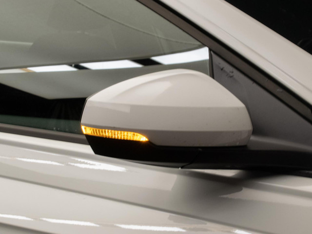 Volkswagen Polo 1.0 TSI Sport (APPLE CARPLAY,NAVI,CRUISE,PDC,CAMERA,SPORTSTOELEN,GETINT,CLIMATE,NETTESTAAT)