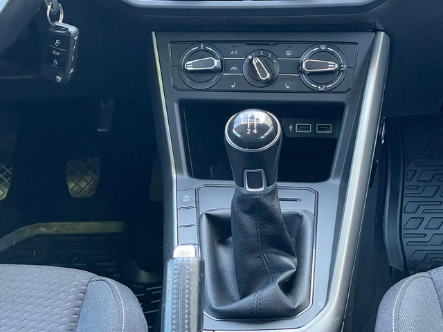 Volkswagen Polo 1.0 TSI Comfortline Business Car play Fcaelift Navi(Ferrari Red)