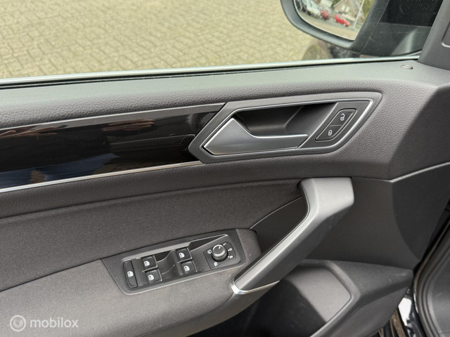 Volkswagen Touran 1.6 TDI Highline PANORAMADAK EXPORTPRIJS