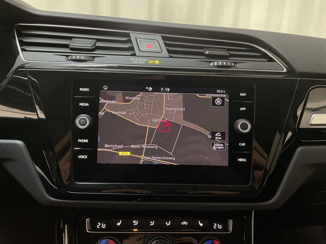 Volkswagen Touran 1.5 TSI 150pk DSG Highline Business R 7p Stoelverwarming Camera Navigatie DAB+