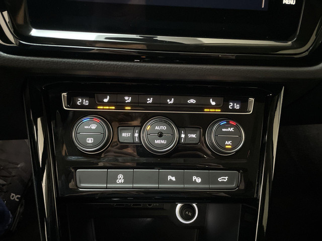 Volkswagen Touran 1.5 TSI 150pk DSG Highline Business R 7p Stoelverwarming Camera Navigatie DAB+