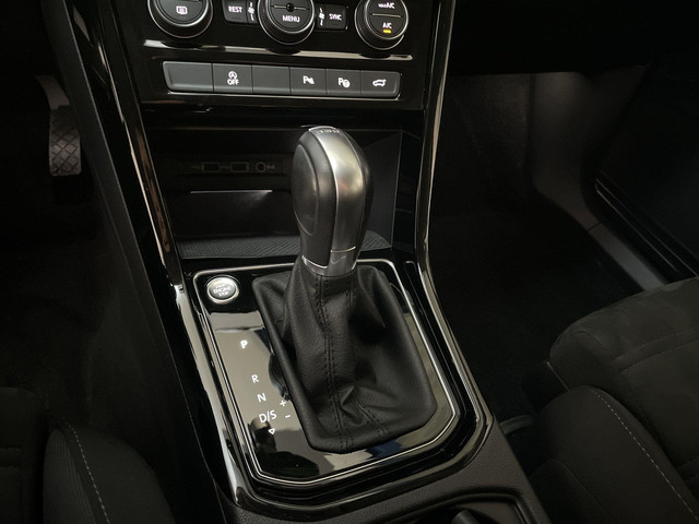 Volkswagen Touran 1.5 TSI 150pk DSG Highline Business R 7p Stoelverwarming Camera Navigatie DAB+