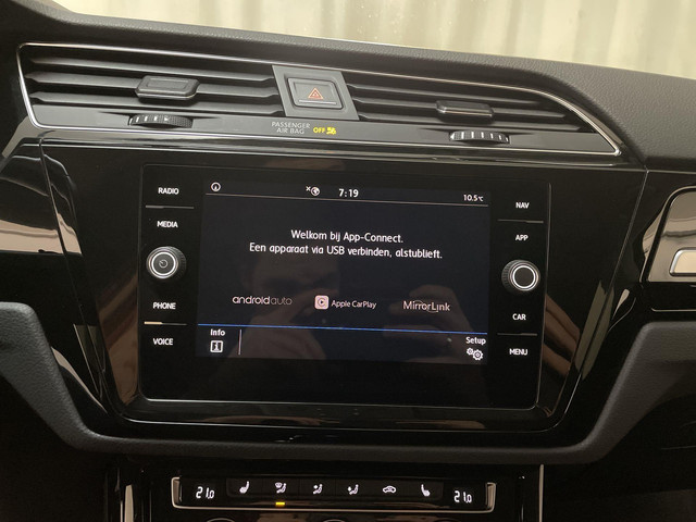 Volkswagen Touran 1.5 TSI 150pk DSG Highline Business R 7p Stoelverwarming Camera Navigatie DAB+