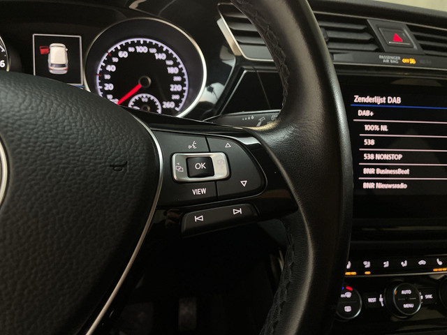 Volkswagen Touran 1.5 TSI 150pk DSG Highline Business R 7p Stoelverwarming Camera Navigatie DAB+