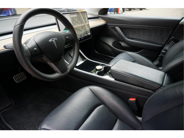 Tesla Model 3 Long Range AWD 75 kWh Dual Motor Battery New 9 2025 via Tesla | BTW | 351 pk | Panorama | Premium Audio | Auto Pilot | Leer | 19