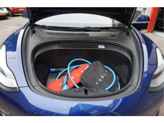 Tesla Model 3 Long Range AWD 75 kWh Dual Motor Battery New 9 2025 via Tesla | BTW | 351 pk | Panorama | Premium Audio | Auto Pilot | Leer | 19