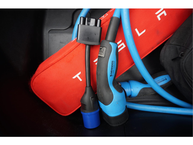 Tesla Model 3 Long Range AWD 75 kWh Dual Motor Battery New 9 2025 via Tesla | BTW | 351 pk | Panorama | Premium Audio | Auto Pilot | Leer | 19