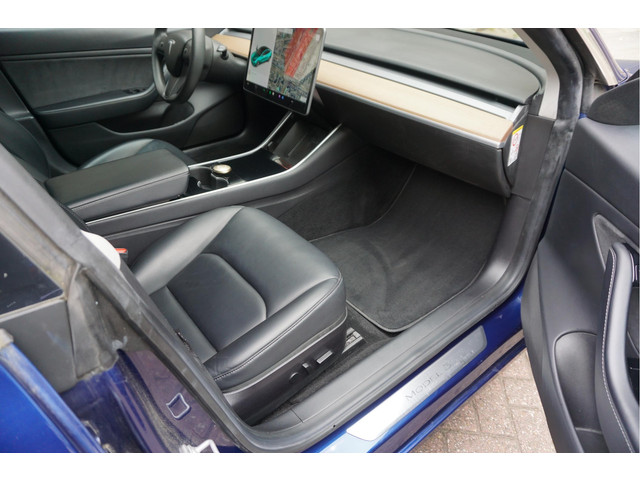 Tesla Model 3 Long Range AWD 75 kWh Dual Motor Battery New 9 2025 via Tesla | BTW | 351 pk | Panorama | Premium Audio | Auto Pilot | Leer | 19