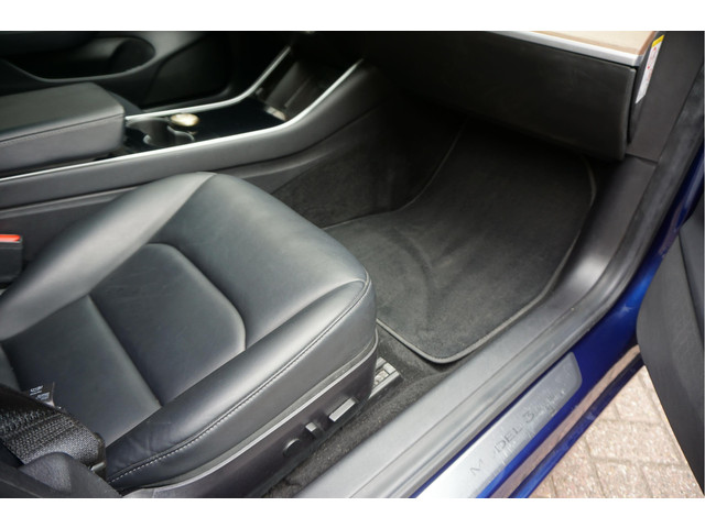 Tesla Model 3 Long Range AWD 75 kWh Dual Motor Battery New 9 2025 via Tesla | BTW | 351 pk | Panorama | Premium Audio | Auto Pilot | Leer | 19