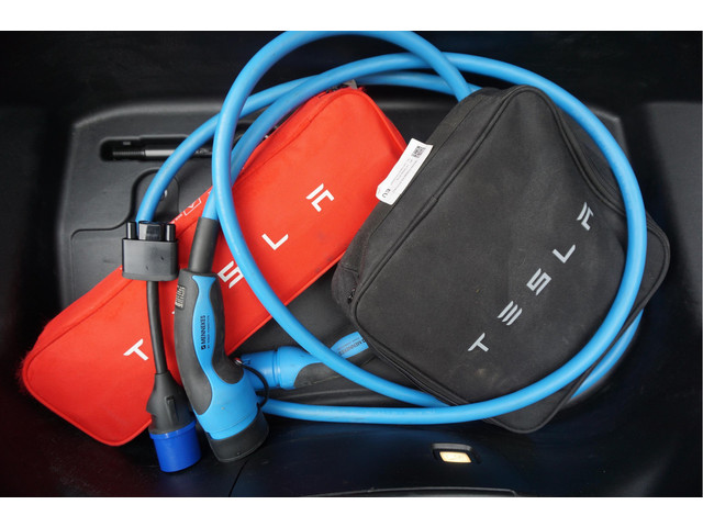 Tesla Model 3 Long Range AWD 75 kWh Dual Motor Battery New 9 2025 via Tesla | BTW | 351 pk | Panorama | Premium Audio | Auto Pilot | Leer | 19