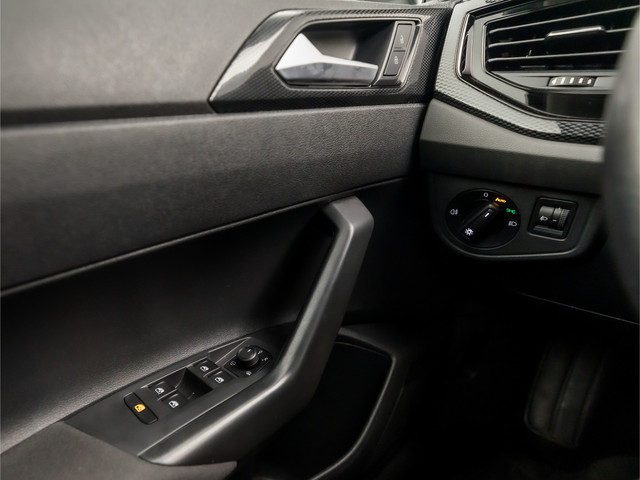 Volkswagen Polo 1.0 TSI Sportline Automaat (VIRTUAL COCKPIT, APPLE CARPLAY, GROOT NAVI, KEYLESS, CLIMATE, CAMERA, LM VELGEN, SPORTSTOELEN, GETIN