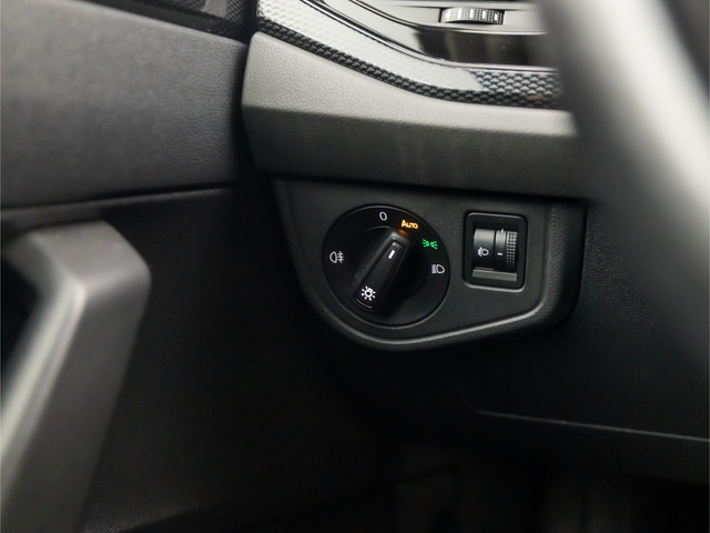 Volkswagen Polo 1.0 TSI Sportline Automaat (VIRTUAL COCKPIT, APPLE CARPLAY, GROOT NAVI, KEYLESS, CLIMATE, CAMERA, LM VELGEN, SPORTSTOELEN, GETIN