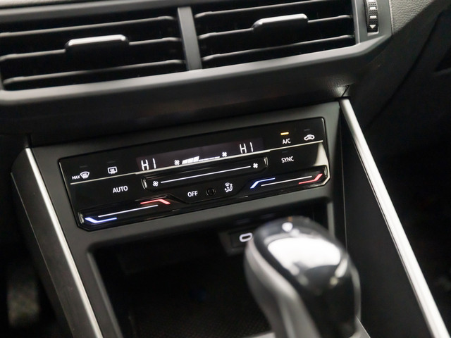 Volkswagen Polo 1.0 TSI Sportline Automaat (VIRTUAL COCKPIT, APPLE CARPLAY, GROOT NAVI, KEYLESS, CLIMATE, CAMERA, LM VELGEN, SPORTSTOELEN, GETIN