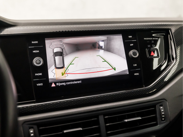 Volkswagen Polo 1.0 TSI Sportline Automaat (VIRTUAL COCKPIT, APPLE CARPLAY, GROOT NAVI, KEYLESS, CLIMATE, CAMERA, LM VELGEN, SPORTSTOELEN, GETIN