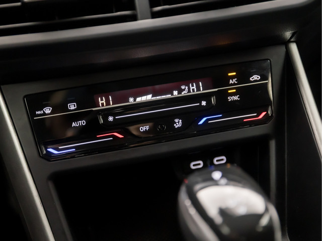 Volkswagen Polo 1.0 TSI Sportline Automaat (VIRTUAL COCKPIT, APPLE CARPLAY, GROOT NAVI, KEYLESS, CLIMATE, CAMERA, LM VELGEN, SPORTSTOELEN, GETIN