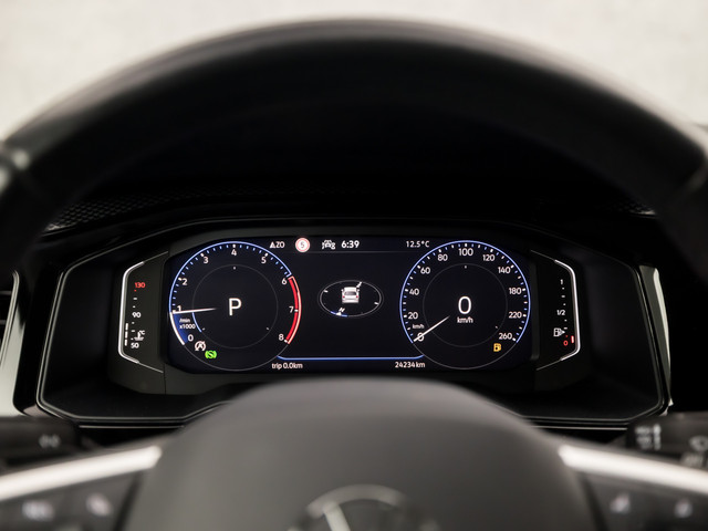 Volkswagen Polo 1.0 TSI Sportline Automaat (VIRTUAL COCKPIT, APPLE CARPLAY, GROOT NAVI, KEYLESS, CLIMATE, CAMERA, LM VELGEN, SPORTSTOELEN, GETIN