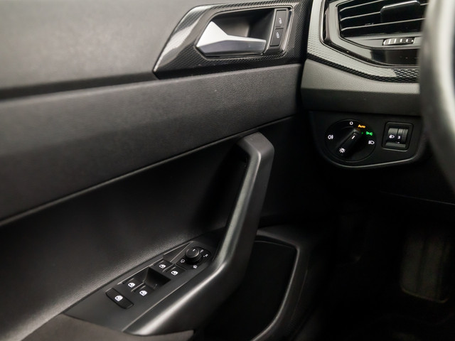 Volkswagen Polo 1.0 TSI Sportline Automaat (VIRTUAL COCKPIT, APPLE CARPLAY, GROOT NAVI, KEYLESS, CLIMATE, CAMERA, LM VELGEN, SPORTSTOELEN, GETIN